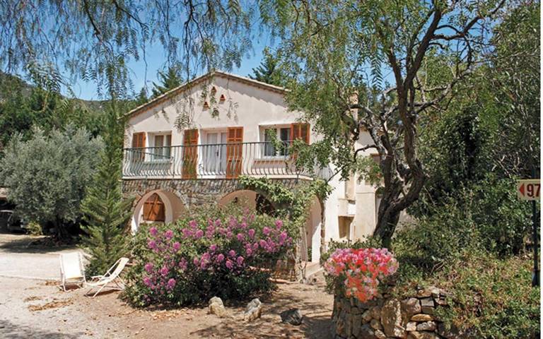Location de vacances pour 5 personnes, avec terrasse et jardin, animaux acceptés à Hyeres