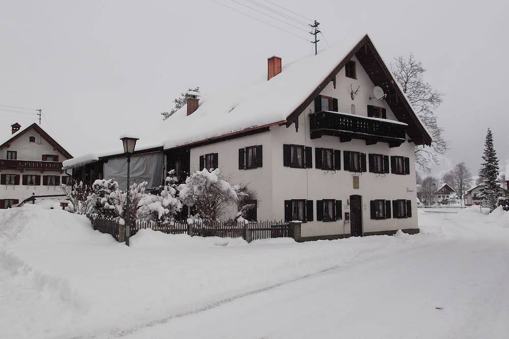 Ganze Wohnung, Doppelzimmer +Küche, Königscard inkl.Bergbahnen,Therme Freizeiteinrichtg. in Unterammergau, Bayerische Alpen