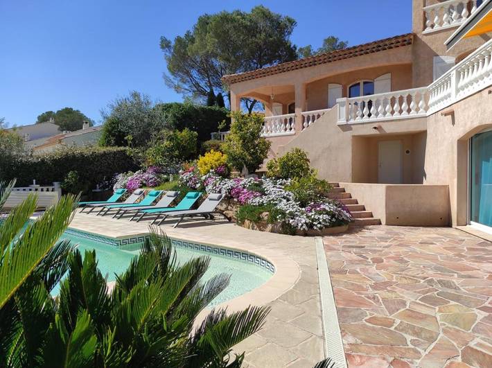 Location de vacances pour 9 personnes, avec vue ainsi que piscine et jardin dans Golf et Tennis Club de Valescure - 4