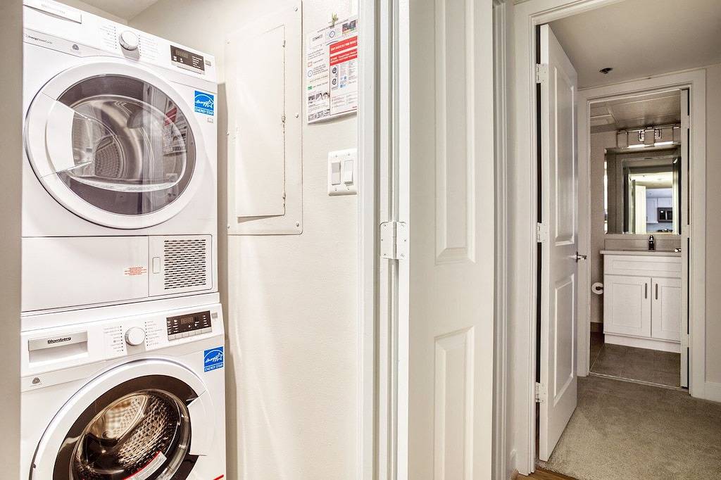 Ganze Wohnung, Roomy Clarendon 2Br w/ W/D & Gym, across street from Wf, by Blueground in Arlington (VA), Arlington County