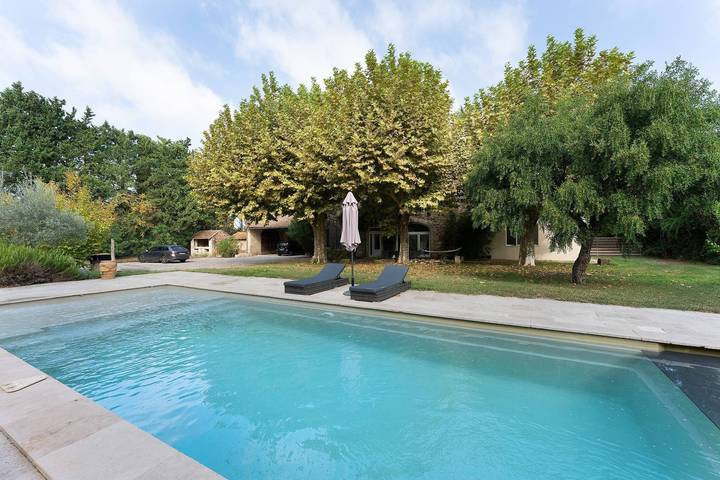 Ganzes Studio, Charmantes Studio Le Mas de Kitty, gemeinsamer Garten und Pool in Saint-Rémy-de-Provence, Arles und Umgebung