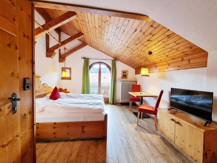 Ferienhaus für 9 Personen, mit Ausblick und Sauna sowie Balkon im Mittenwald