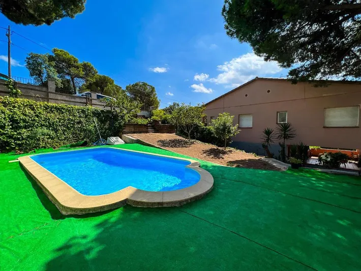 Holiday home for 7 people, with pool and garden as well as view - 1