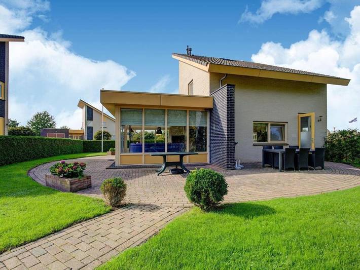 Ferienhaus für 6 Personen, mit Terrasse und Garten sowie Seeblick