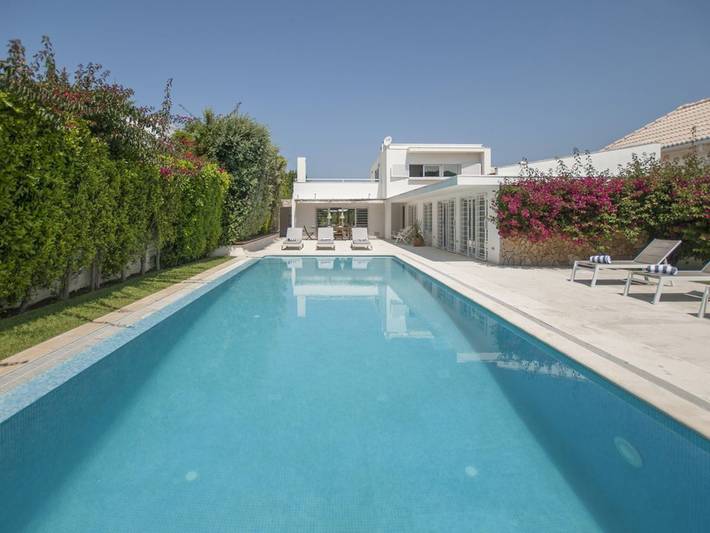 Ferienhaus für 8 Personen, mit Balkon und Garten sowie Pool