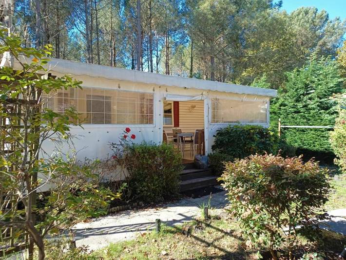 Camping pour 5 personnes, avec terrasse et piscine