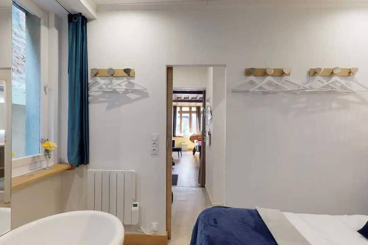 Gîte pour 22 personnes, avec jardin et balcon, animaux acceptés à Villedieu-les-Poêles - 3