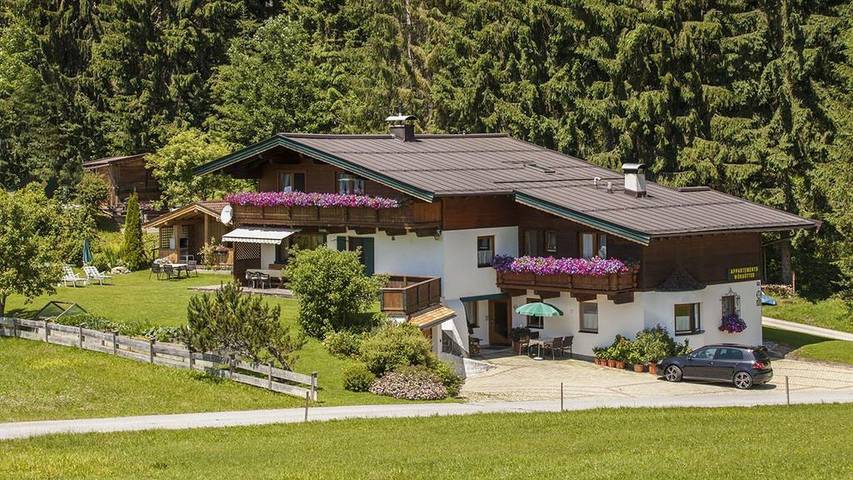 Ferienwohnung für 2 Personen, mit Garten und Balkon, kinderfreundlich in Sankt Johann in Tirol