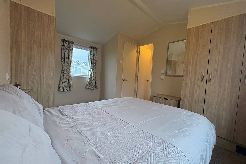 Prime lakeside caravan at Haven Golden Sands in Mablethorpe, Lincolnshire