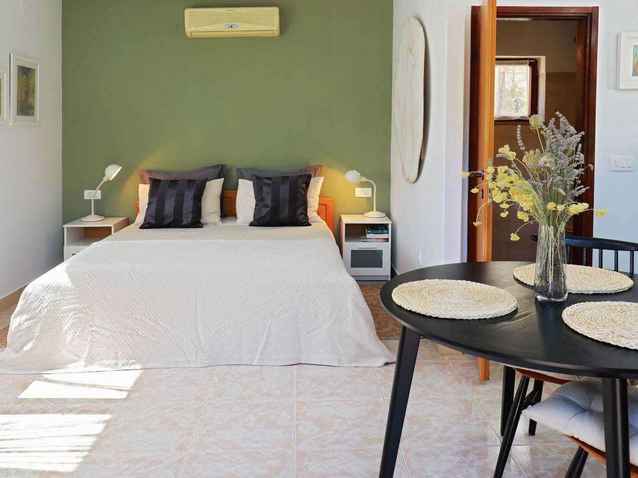 Ganze Wohnung, Kleines Steinhaus in einem ruhigen Ort auf der Insel Solta in Stomorska, Solta