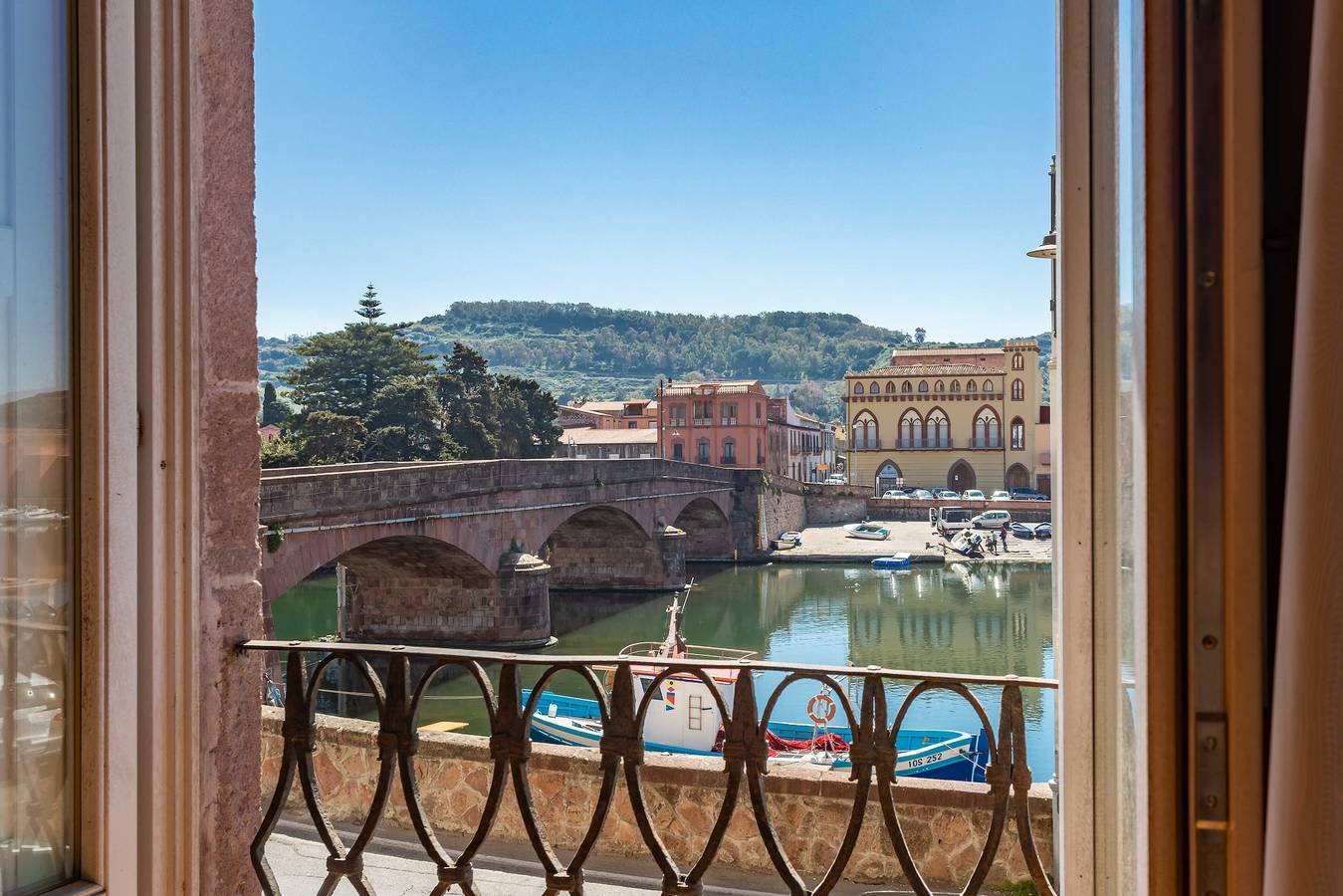 Ganze Wohnung, Ferienwohnung 'La Dimora' mit Balkon und Wlan in Bosa, Planargia