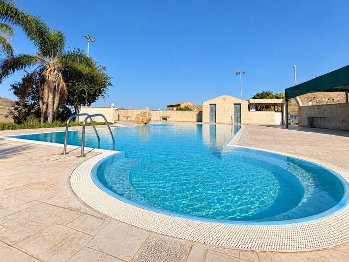 Casa vacanza per 15 persone, con giardino e piscina nonché balcone - 1