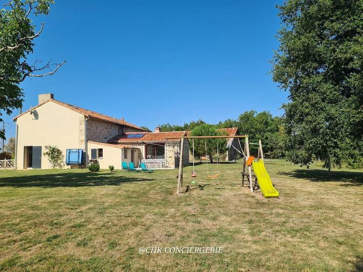 Location de vacances pour 10 personnes, avec terrasse et vue à Saint-Amand-sur-Sèvre - 3