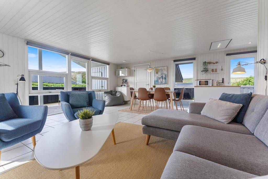 Schönes Ferienhaus nur 100 Meter bis zur Nordsee in Årgab, Holmsland Klit