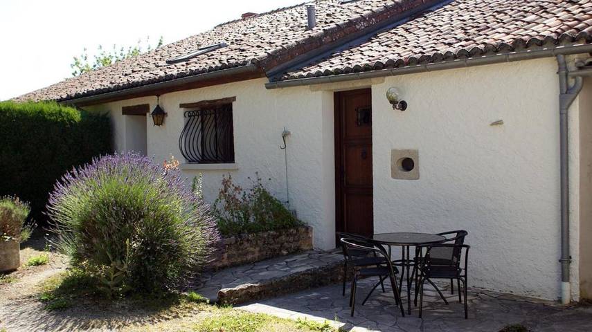 Location de vacances pour 4 personnes, avec jardin à Asnois