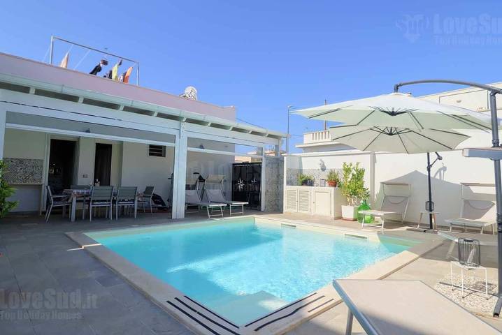 Casa vacanza per 13 persone, con Terrazza e Piscina in Puglia