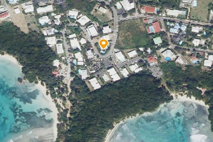 Gîte pour 2 personnes, avec piscine ainsi que terrasse et jardin, adapté aux familles dans Plage de Petit-Havre - 3