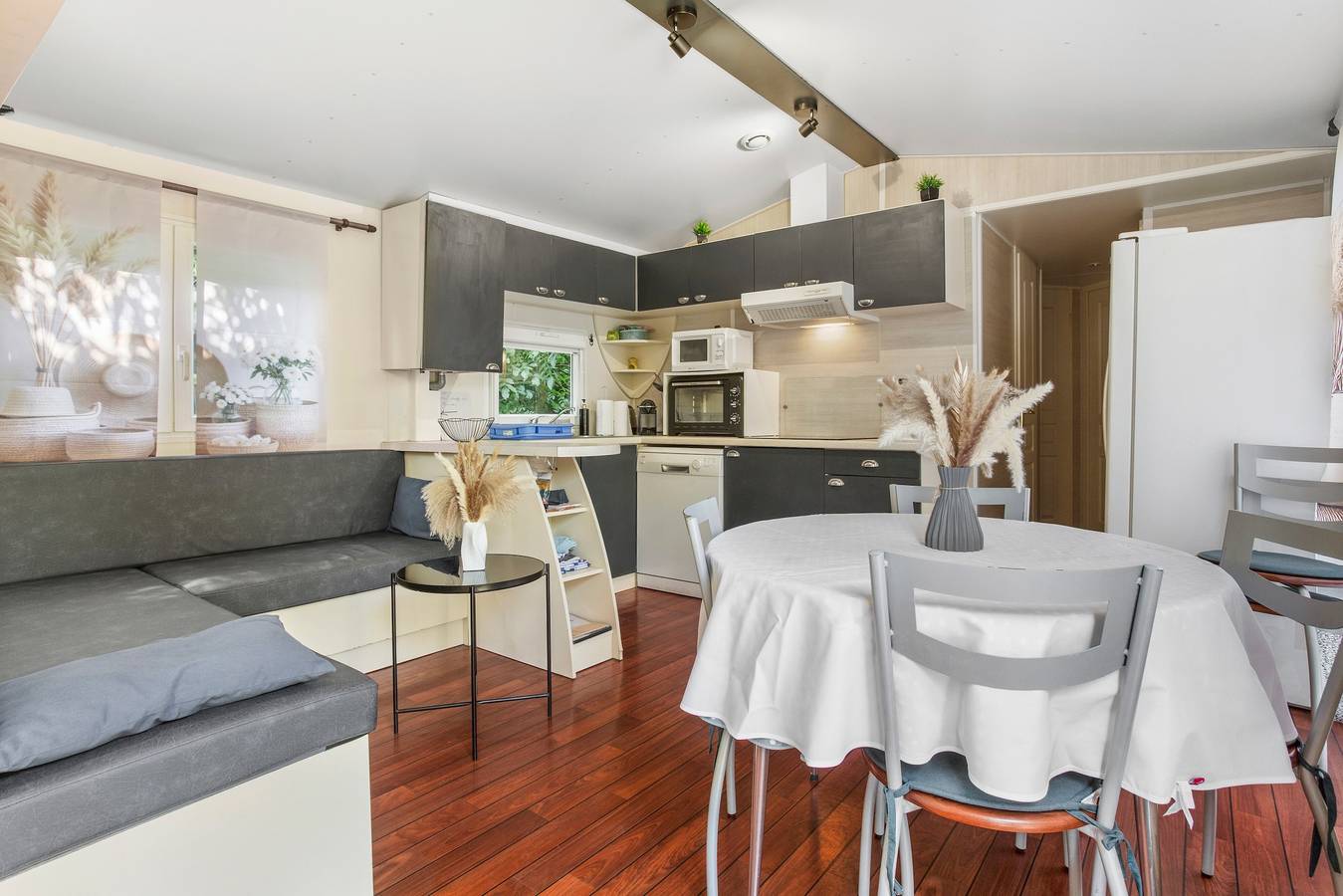 « Mobil-home 3 Chambres St Aygulf » avec piscine partagée, Wi-Fi et climatisation in Fréjus, Côte méditerranéenne (France)