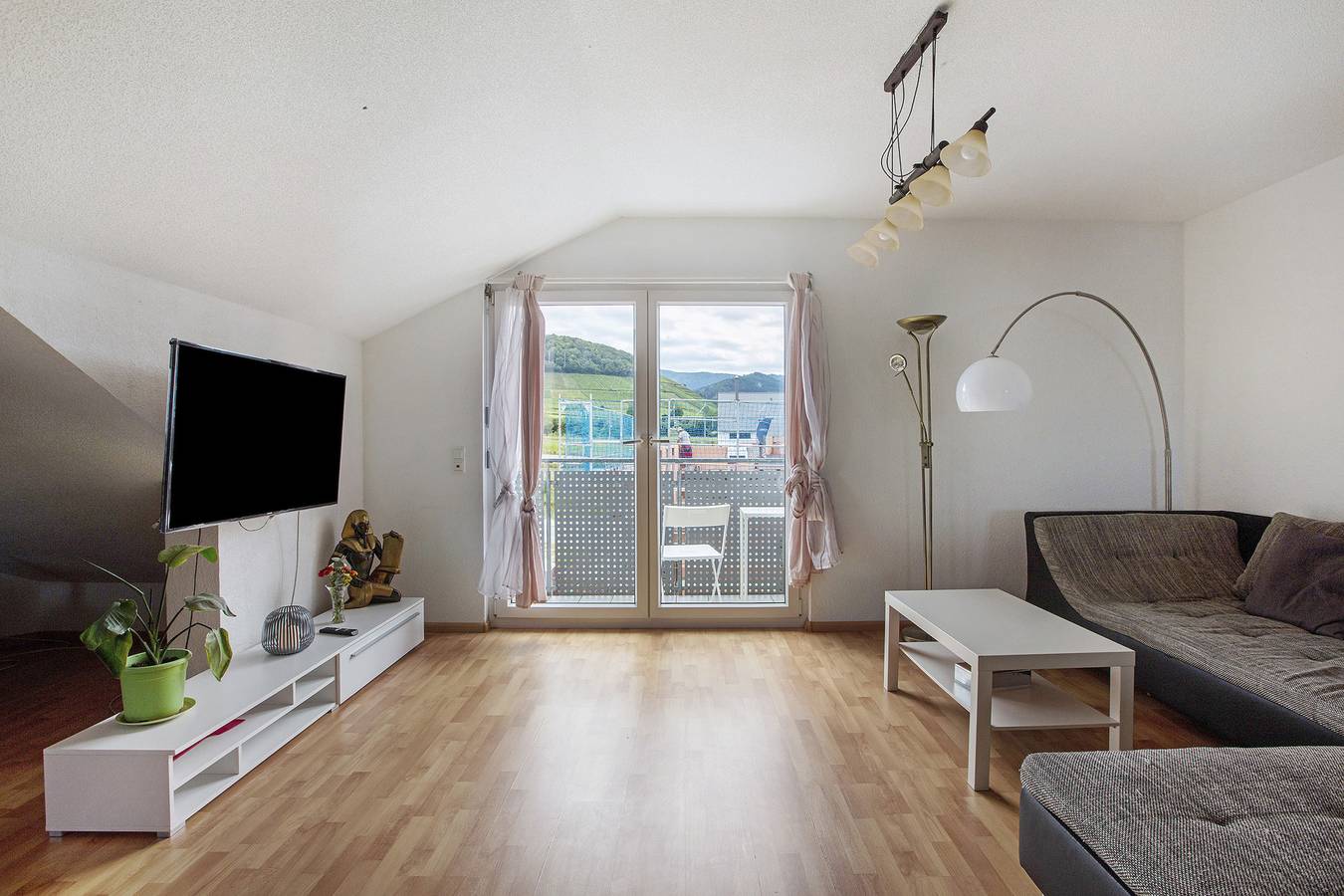 Ganze Wohnung, Ferienwohnung 'Haus Castellblick 3' mit Bergblick, Balkon und Wlan in Ballrechten-Dottingen, Südschwarzwald