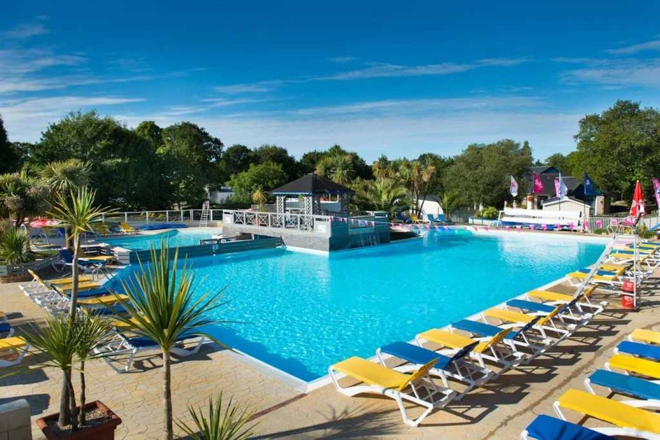 Zecamping 4* piscine couverte toboggans pet friendly locatif 28m2 in Pont-Aven, Region de Quimper