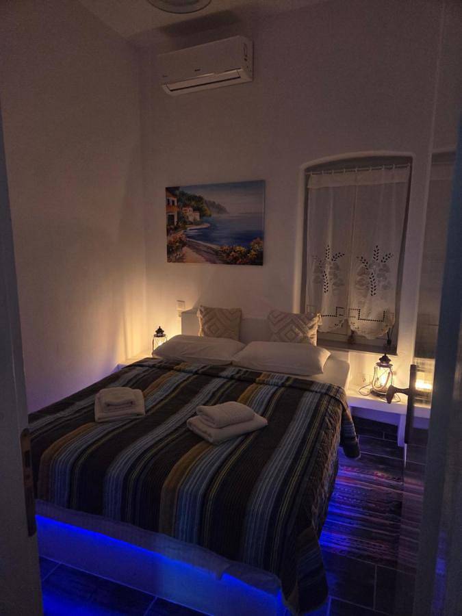 Gîte pour 5 personnes, avec terrasse dans Kithnos Chora - 2