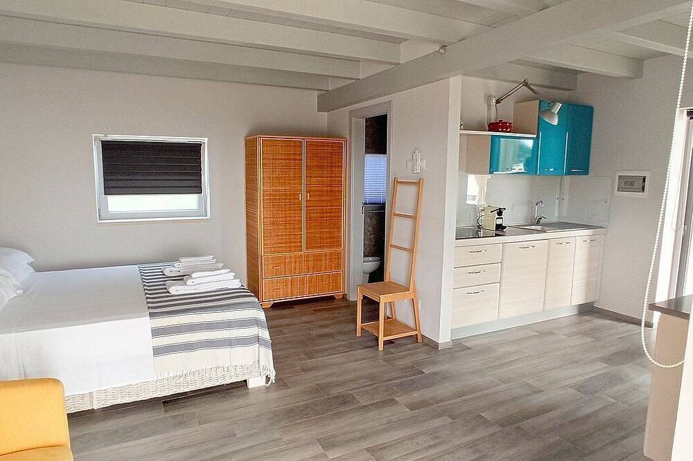 Villa Eliria C: A graceful studio apartment situated at a short distance from the beach, with Free Wi-Fi. in Torre Vado, Gulf of Taranto