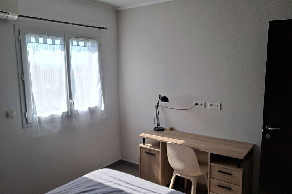 Appartement entier, Appartement F3  lumineux vue montagne et belle terrasse + stationnement privé in Corte, Parc naturel régional de Corse