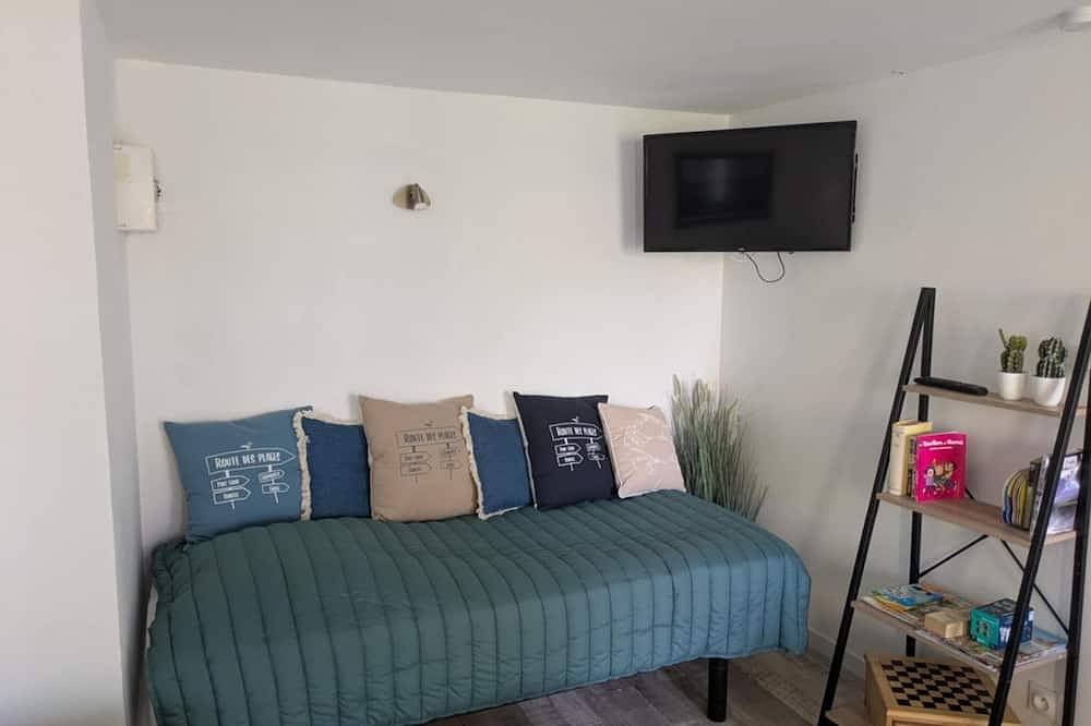 Entire apartment, Bright apartment 300m from the port in Locmiquélic, Côte des Mégalithes