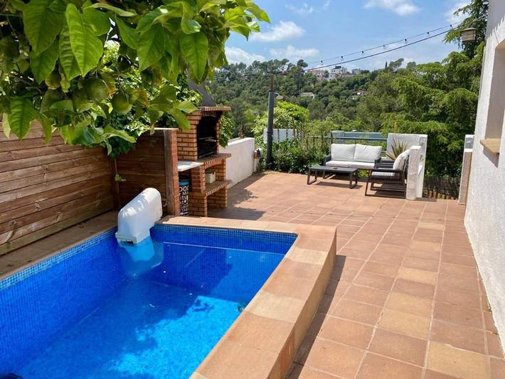 Casa rural para 7 personas, con piscina además de vistas y jardín, Se admiten mascotas en Valles Occidental