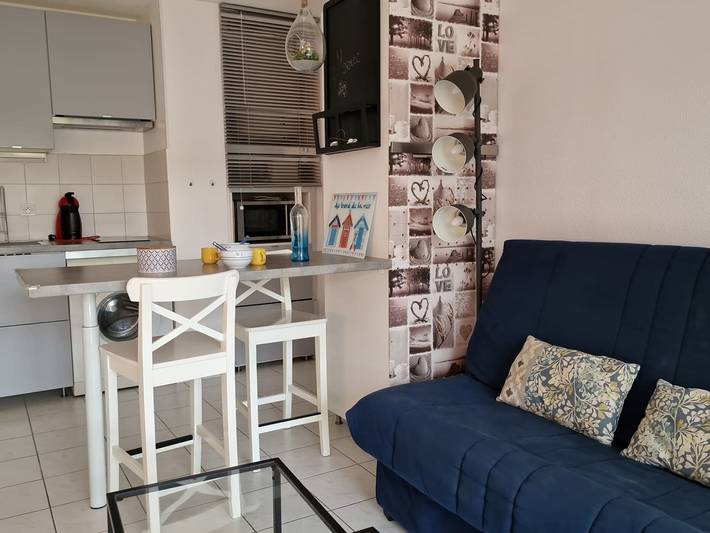 Gîte pour 4 personnes, avec terrasse dans Plage des Elmes - 2