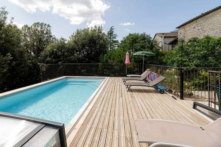 Maison de vacances pour 16 personnes, avec terrasse et jardin, animaux acceptés à Labeaume