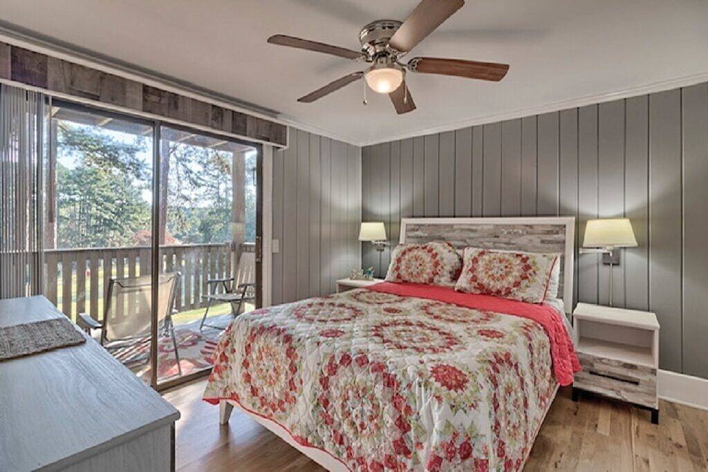 Ganze Wohnung, Keowee Key ~ Cozy Condo ~ Golf Course View - Amenities in Lake Keowee