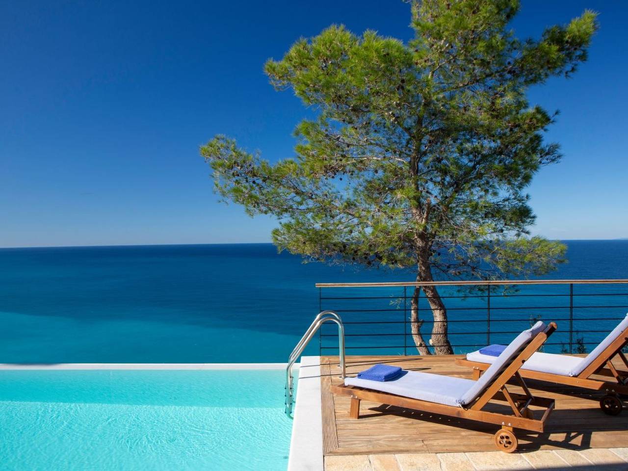 Milos Bay Villas- Brandneue moderne Villa mit spektakulärem Blick auf den Stran in Agios Nikitas, Griechenland