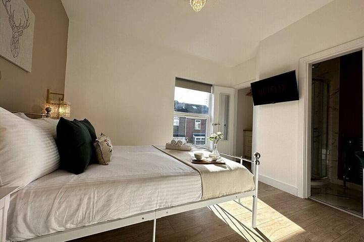 Moderne-Maison-Salle de bain privée in Kingston-upon-Hull, Yorkshire and the Humber