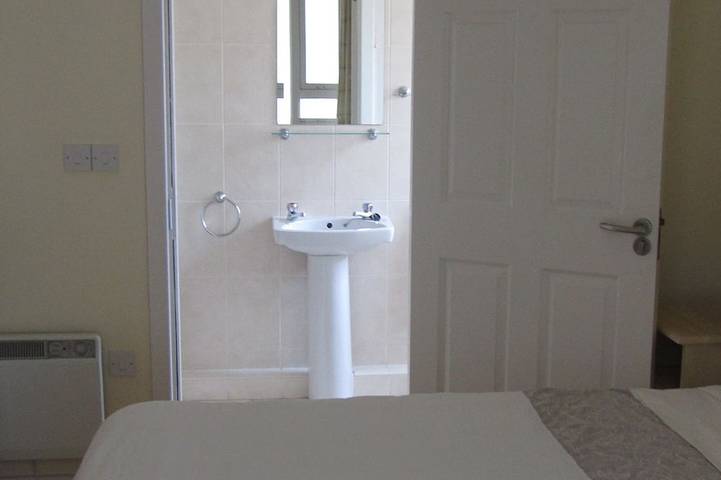 Apartamento entero, Cómodo, moderno, de lujo, seguro, frente a la playa, frente al mar, centro de la ciudad in Salthill, Galway