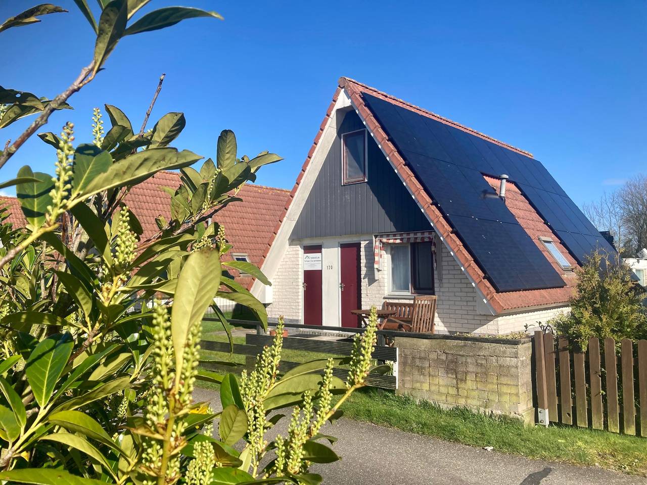 Ferienhaus Platz an der Sonne 6 pers an einer breiten Gracht in Oostmahorn, Dongeradeel