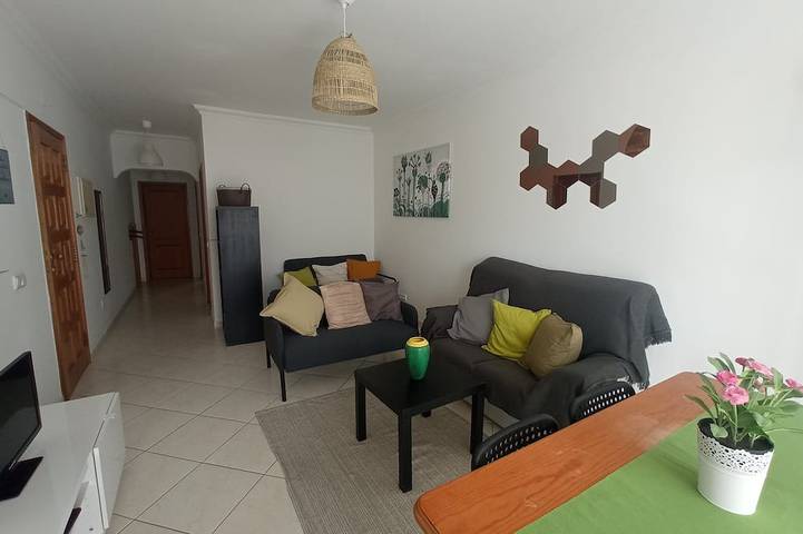 Ganze Wohnung, 1C Geräumiges Apartment mit 1 Schlafzimmer und Grill in Quarteira, Faro Distrikt