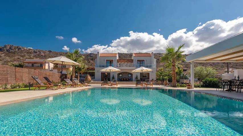 Villa for 13 people, with Terrace and Garden as well as Pool in Agios Nikolaos