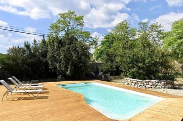 Gîte pour 2 personnes, avec jardin et piscine ainsi que terrasse et jacuzzi à Labeaume
