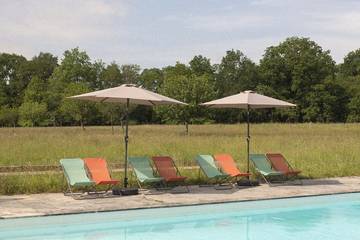 Gîte pour 15 personnes à Poigny-la-Forêt