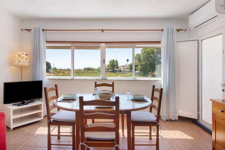 Apartamento entero, Apartamento 'Lota Beach' con balcón y aire acondicionado in Praia da Lota, Vila Nova de Cacela