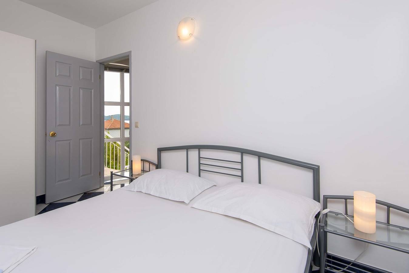 Entire apartment, Great 2+1 Apartment with sea view balcony and very close to the sea. in Kuciste, Dubrovnik-Neretva