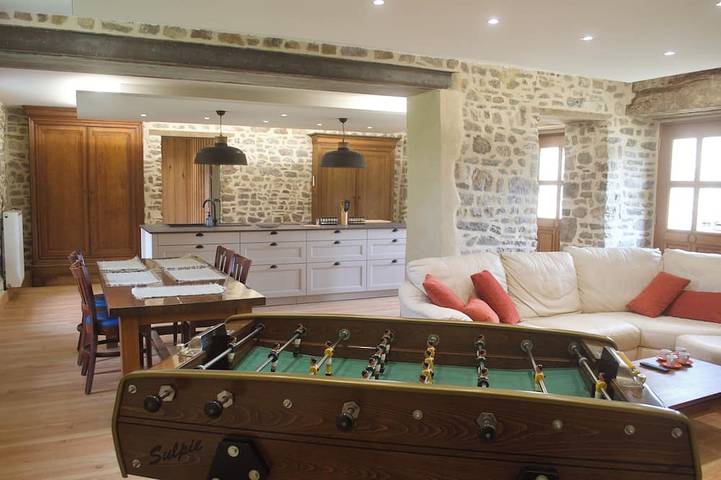 Gîte pour 4 personnes, avec jardin et terrasse à La Ferrière-Harang