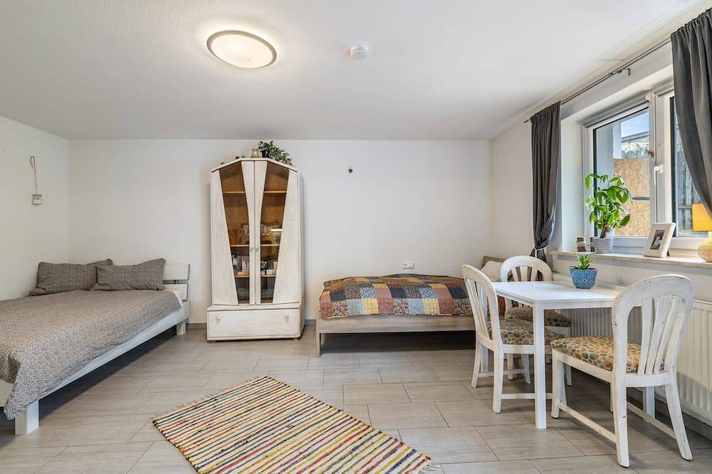 Einliegerwohnung auf Reitanlage mit gemeinsamer Terrasse, Garten und Wlan in Gomadingen, Neckar-Alb