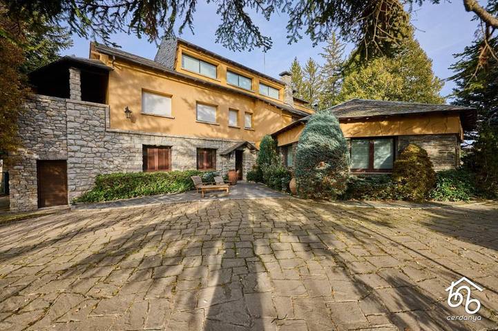 Chalet para 12 personas, con Balcón y Jacuzzi además de Terraza y Jardín en Baixa Cerdanya - 2
