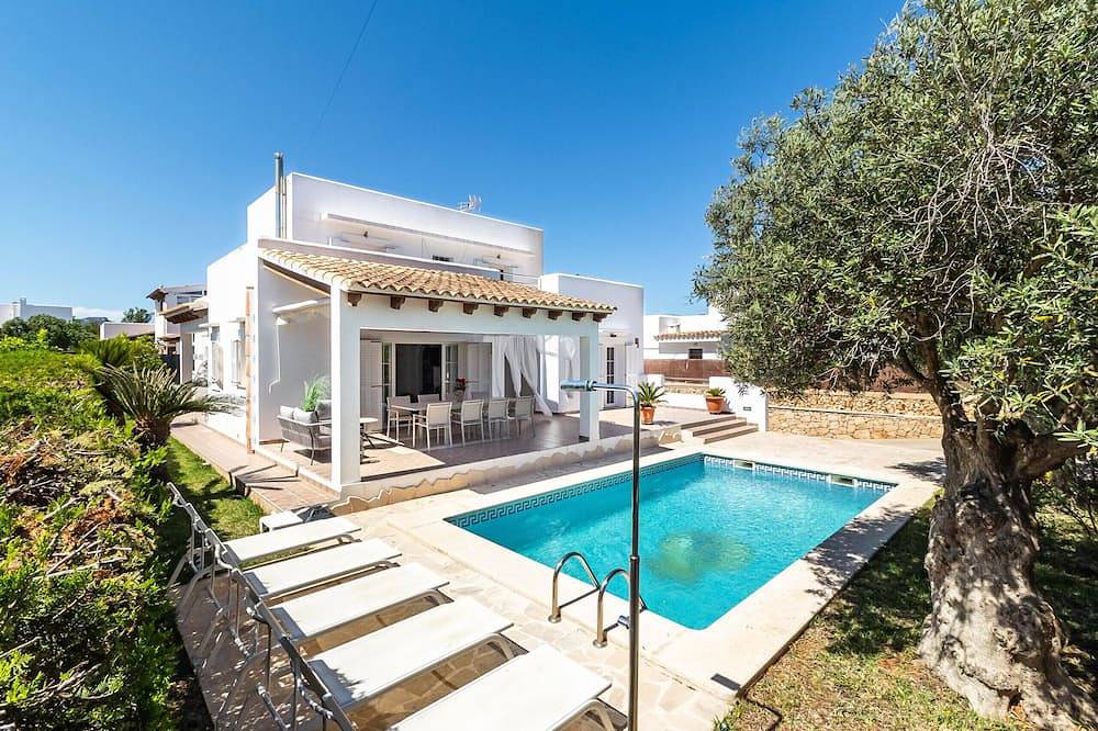 Beach House Cala Ferrera Beachfront Holiday Home with Private Pool for up to 8 Guests Cala d'Or Mallorca in Cala d'Or, Santanyí