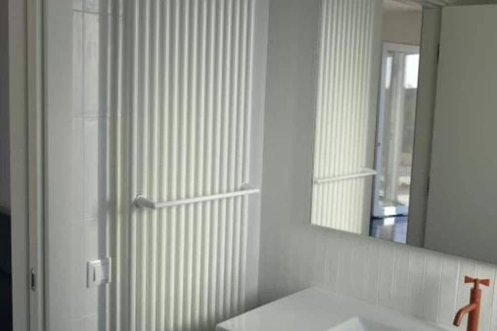 Apartamento entero, Seafront Juniper apartment with large veranda, 20m from the crystal clear sea. in Maruggio, Golfo de Tarento
