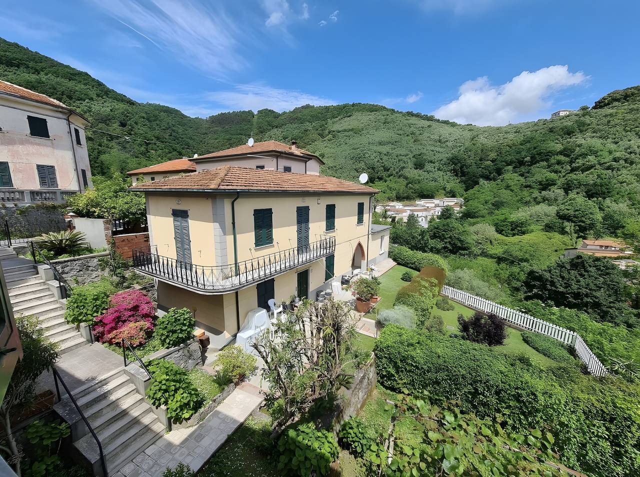 Appartamento intero, Appartamento 'Montemare' con Giardino Privato, Wi-Fi e Aria Condizionata in Ameglia, Comune di Ameglia