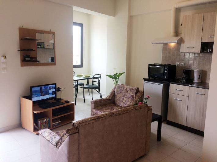 Ferienwohnung für 3 Personen, mit Balkon und Meerblick sowie Garten und Ausblick in Chania