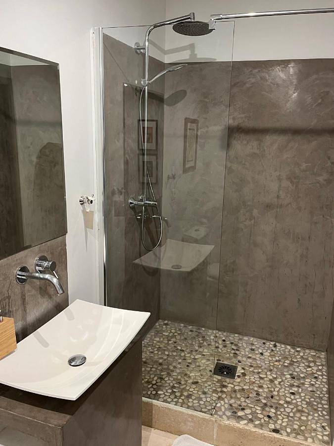 Location de vacances pour 10 personnes, avec vue ainsi que piscine et jardin, animaux acceptés à Eygalières - 2